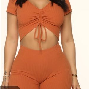 Women’s matching top and bottom set!!